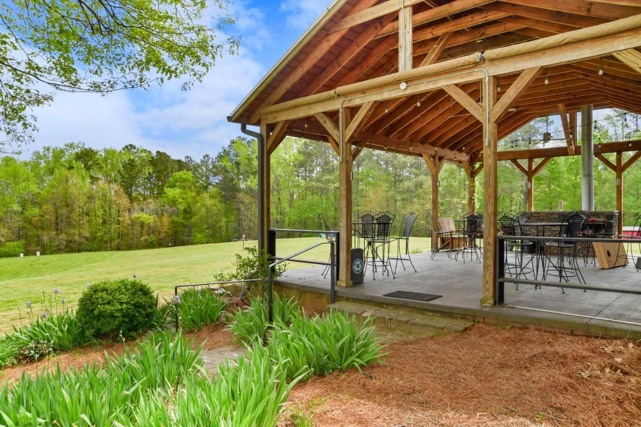 The Farmhouse Couette-café Buckhead