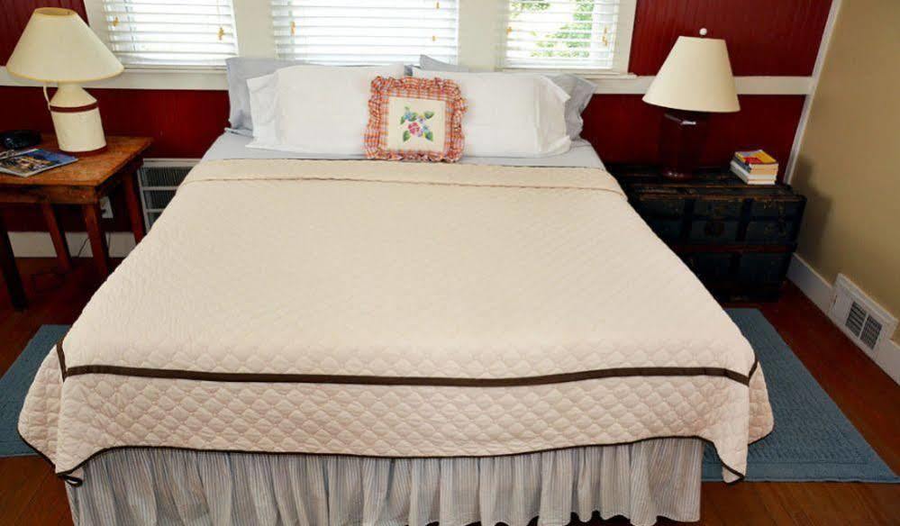 The Farmhouse 3* Buckhead